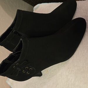 Silhouettes Suede Ankle Boots